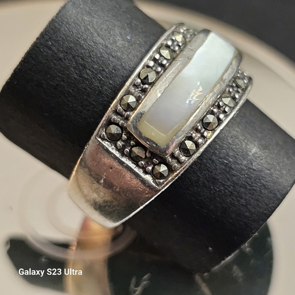 925 Sterling Silver Vintage Real Mother-of-Pearl and Marcasite Gem Ring Size 6 - Picture 6 of 9